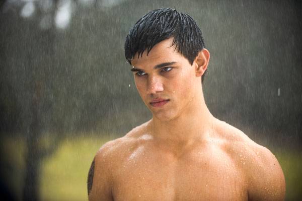 taylor-lautner-naked-in-the-rain.jpg