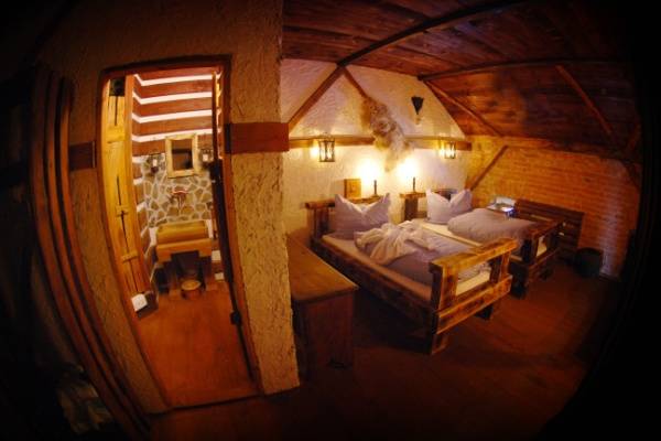 Medieval_Hotel_Detenice_room.jpg