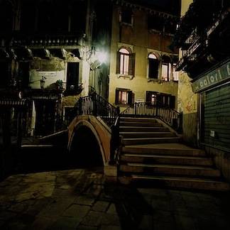 venice_night_bridge318k.jpg