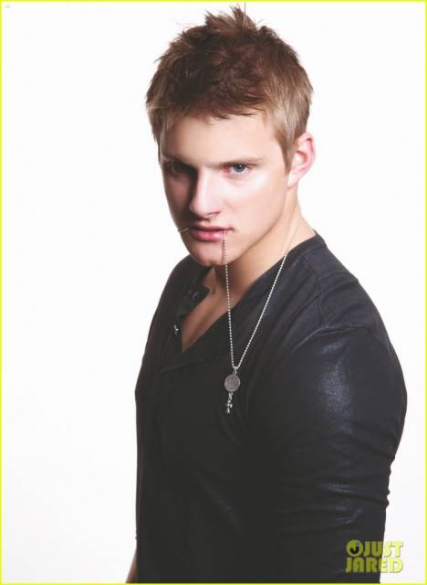Alexander-Ludwig-Da-Man-Hunger-Games-5-749x1024.jpg