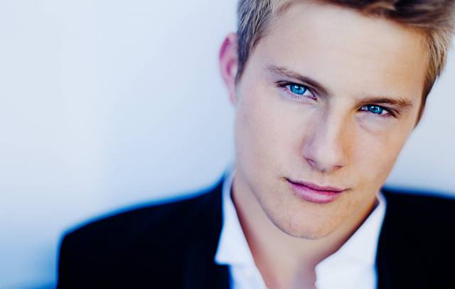 Cutie-alexander-ludwig-31105139-1500-954.jpg