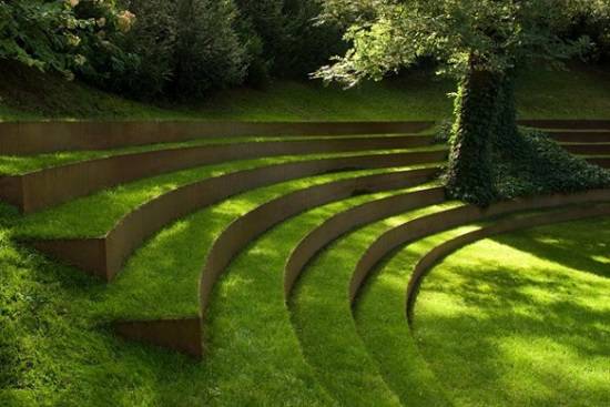 garden-amphitheater-of-country-house.jpg