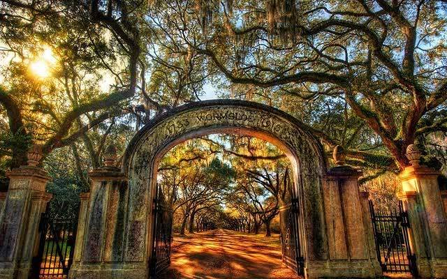 plantation-gates.jpg