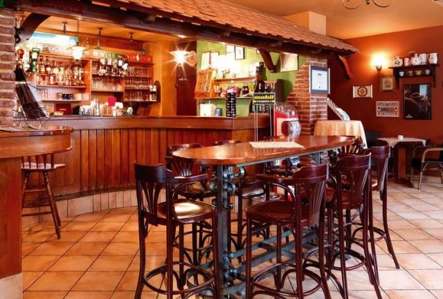 storman_country_pub_04_w_04.jpg