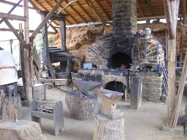 Forge_Guédelon.JPG