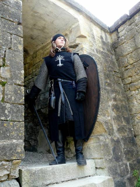 hero_of_gondor_by_carancerth-d37eti9.jpg