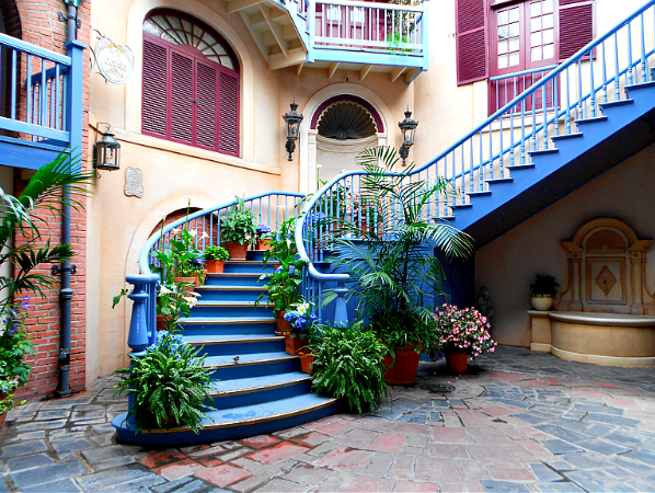 staircase_in_new_orleans_square_by_castlecookieluver-d54or87.png