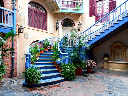 staircase_in_new_orleans_square_by_castlecookieluver-d54or87.jpg