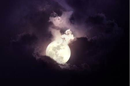 Moon_STOCK_by_wyldraven.jpg