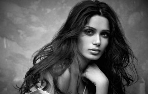 600full-freida-pinto (37).jpg