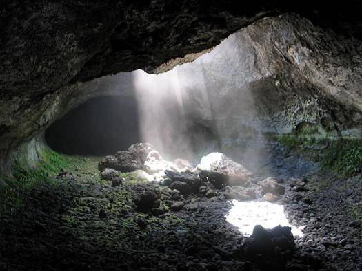 Devvetashka Cave, Bulgaria.3.jpg