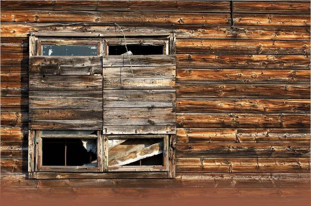 wooden_shack_wall_by_RRVISTAS.jpg