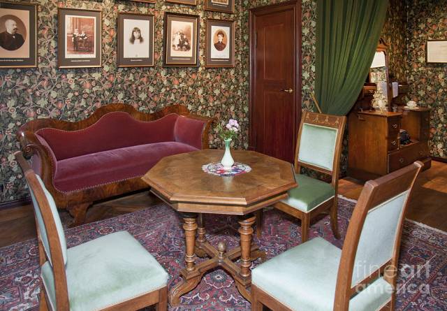 old-fashioned-furniture-at-the-alatskivi-castle-jaak-nilson.jpg