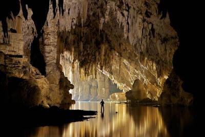 cave-lake_2315904k.jpg