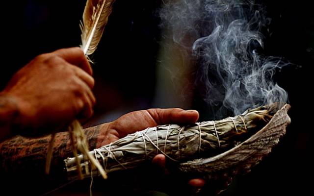 hands_incense_spiritual_george_ray_1680x1050_50002.jpg