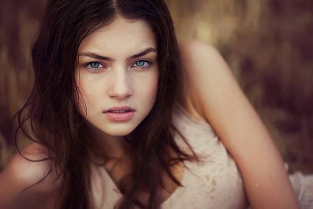 rsz_-women-autumn-season-blue-eyes-gray-long-hair-people-girls-in-nature-vika-levina-nika-shatova-victoria-levina-new-hd-wallpaper--.jpg