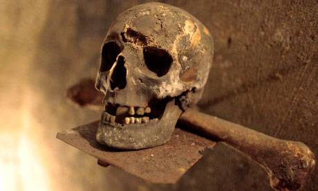 Human-skull-and-a-bone-pl-003.jpg