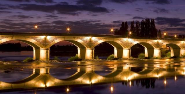 Bridge_Loire_River_Amboise_France_20120902 (2).jpg
