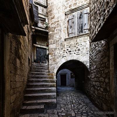 alley maze.jpg