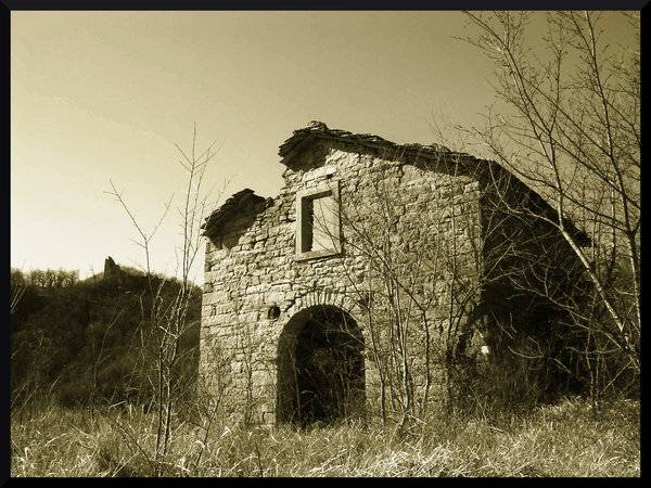 Ruin_by_bellaricca (1).jpg