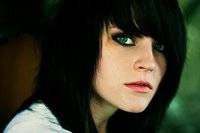rsz_dark-hair-and-pale-skin-makeup-tips-1.jpg