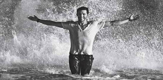 Men-s-Health-Outtakes-ryan-kwanten-18669561-666-494.jpg