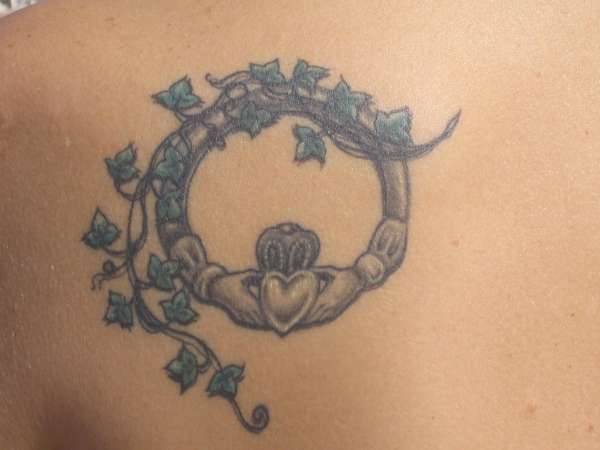 Claddagh-Ring-Tattoo-Design.jpeg