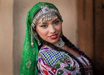 Afghani-Girl-Traditional-Dress-sar-kelandi.jpg