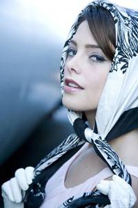twilightxchange_ashley_greene_ts_mq_2.jpg