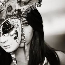 blackandwhitegirlmask252525E92525259D252525A2252525E525252585252525B7bwwoman-61469987dabe20e84fc0d2b47ae59bf2_h-1.jpg