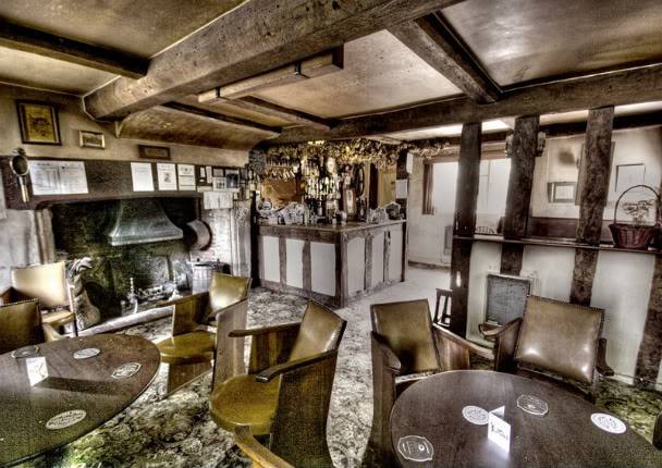The_Three_Kings_lounge_by_ArwensGrace.jpg