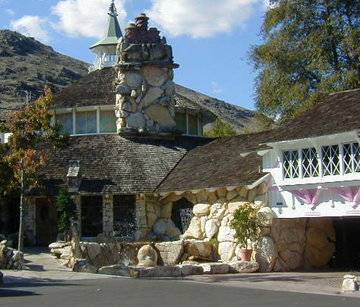 rsz_1madonna-inn-exterior-mcb.jpg