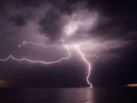 rsz_lightning-over-water_270_600x450.jpg